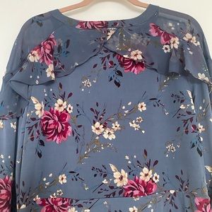 Blouse 👚 long sleeves fr White House blk market